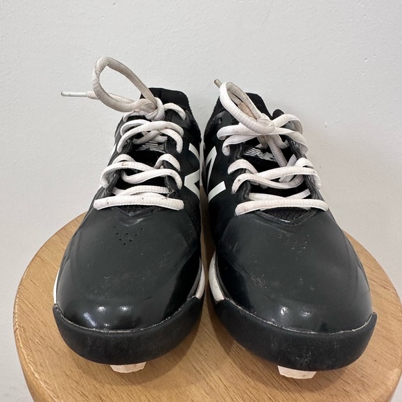 NEW BALANCE 4040V5 YOUTH MOLDED CLEATS - BLACK/WHITE (J4040BK5) - Size 2 - Picture 7 of 13